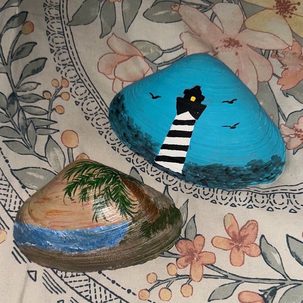Hand-Painted Seashell Art Set - Blue and Brown